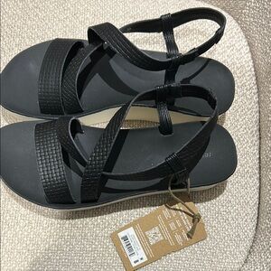 OluKai Onohi Black Women's Sandals sz 8 NWT